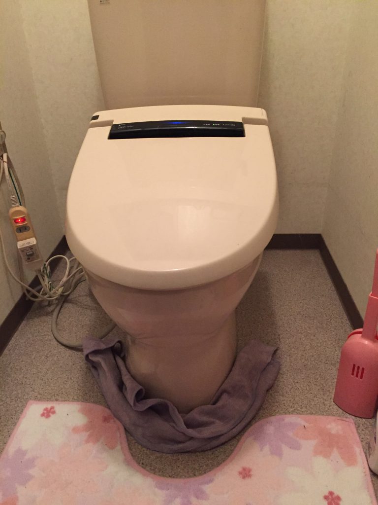 トイレの床が濡れている原因は何？リフォームを考える前にしておくべき水漏れチェック方法 ユメマチハウジング