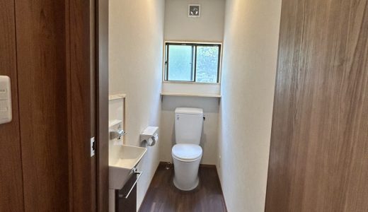 トイレ交換・手洗い設置工事を行いました