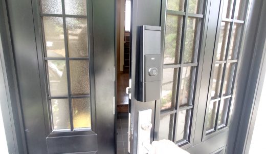 玄関ドアに後付けのオートロックを取り付けました